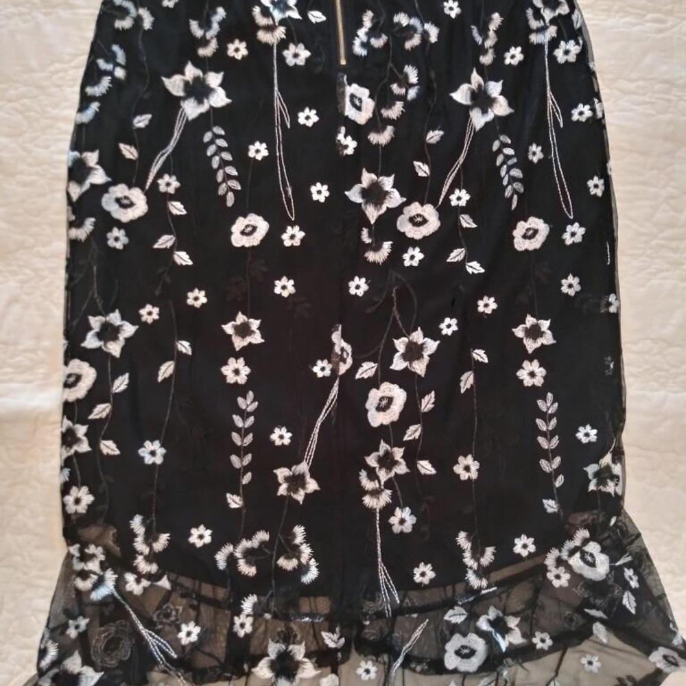 Thalia skirt size 14 - Picture 3 of 6